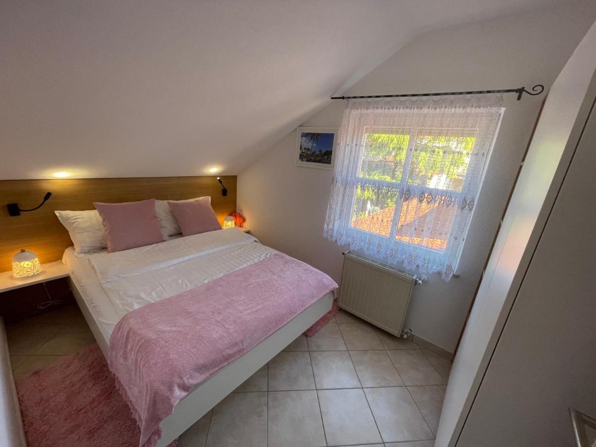 Holiday Home "Mala Kuca " With Heated Pool Pula Exteriér fotografie