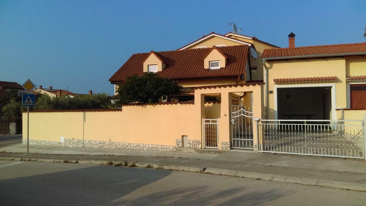 Holiday Home "Mala Kuca " With Heated Pool Pula Exteriér fotografie