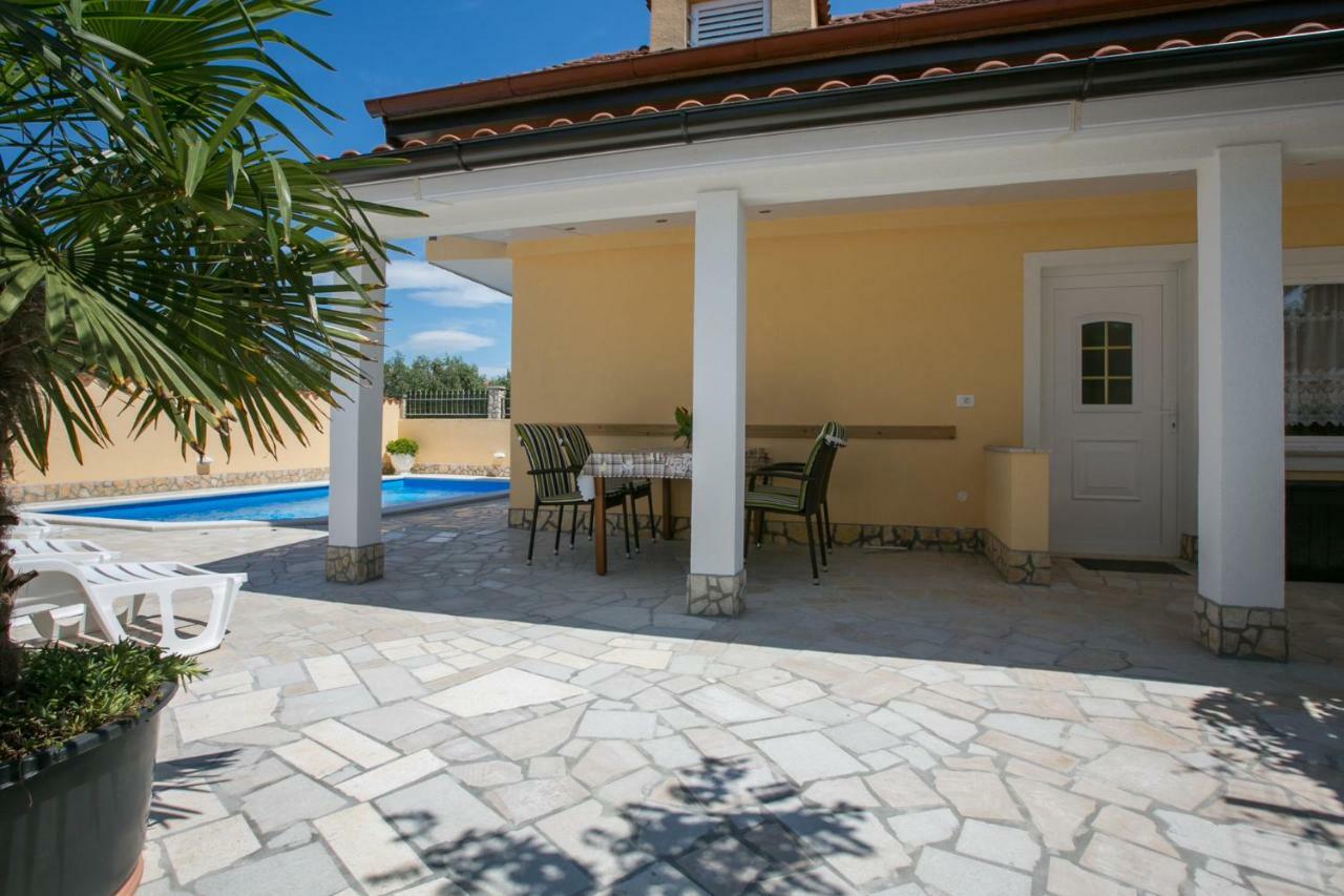Holiday Home "Mala Kuca " With Heated Pool Pula Exteriér fotografie